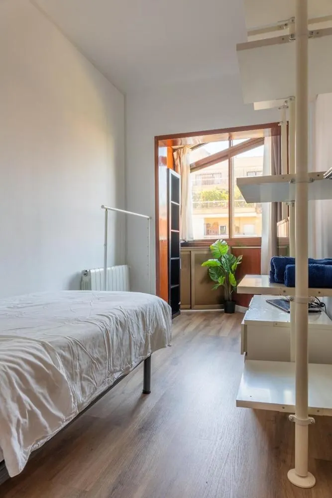 Sagrada Familia Views, Big And Bright Apartment Barcellona 0*,  Spagna